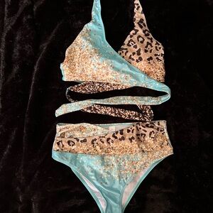 NWOT- SUPER CUTE TEAL AND GOLD BIKINI SZ L